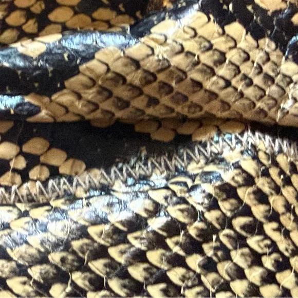 Pantera Snakeskin Clutch in Black and Brown with Gold Clasp- GUC - Picture 12 of 12